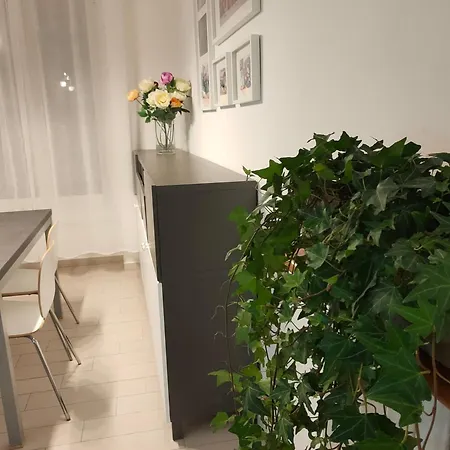 Isola Metro 20m Modern Balcony Arthome * מילאנו