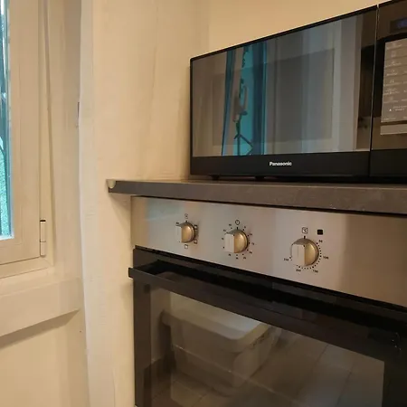 Isola Metro 20m Modern Balcony Arthome דירה