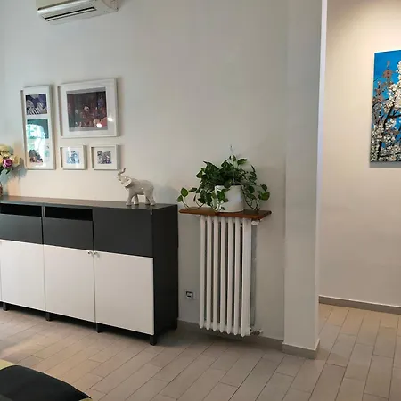 Isola Metro 20m Modern Balcony Arthome מילאנו