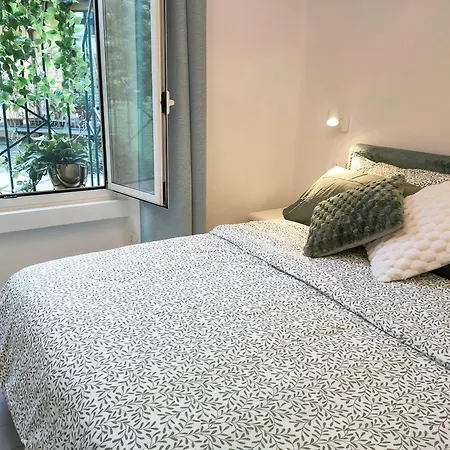 Isola Metro 20m Modern Balcony Arthome דירה