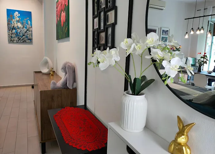 Arthome Apartment *