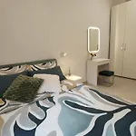 Apartman Isola Metro 20m Modern Balcony Arthome Milánó