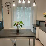 Lägenhet Isola Metro 20m Modern Balcony Arthome Milano