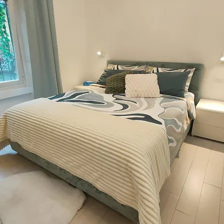 Apartman Isola Metro 20m Modern Balcony Arthome