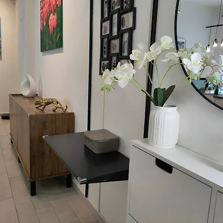 Isola Metro 20m Modern Balcony Arthome アパート ミラノ