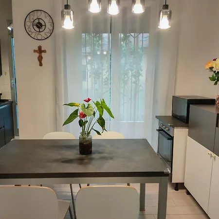 Apartamento Isola Metro 20m Modern Balcony Arthome Milán